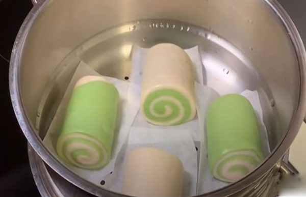 Cách thực hiện bánh bao sữa lá dứa mượt xốp