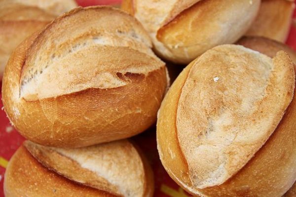 Cách làm bánh mì đặc ruột thơm ngon tại nhà